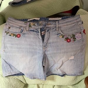Jean shorts with embroidery flowers size 28. Super cute